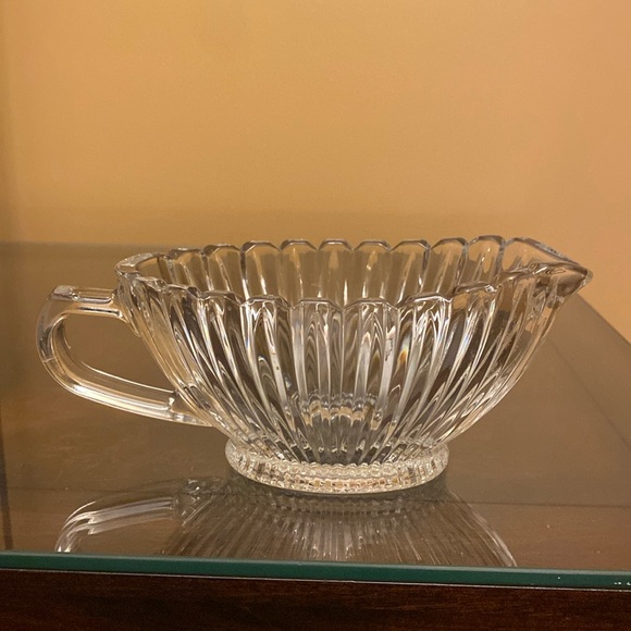 8" Vintage Glass Gravy Boat. EUC - Picture 1 of 5